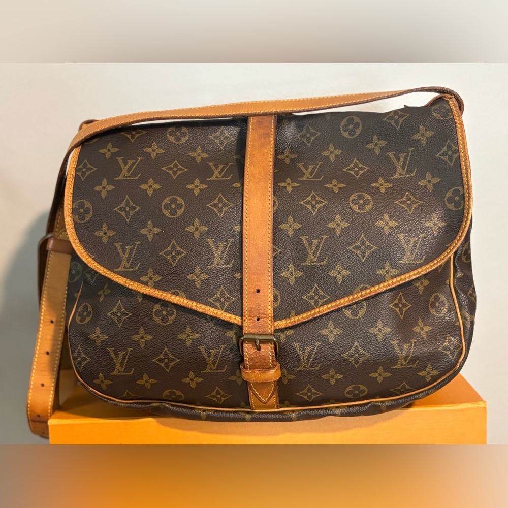 Louis Vuitton Saumur 35 Monogram Canvas Bag w/COA, Box & Dust Bag - Picture 11 of 16
